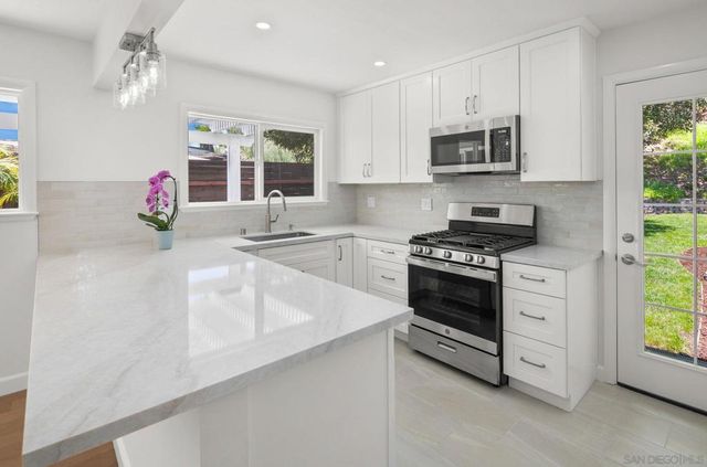 5164 Chateau Dr, San Diego, CA 92117