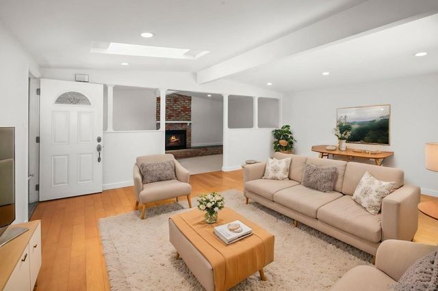 5164 Chateau Dr, San Diego, CA 92117