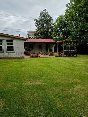 3504 W Mount Comfort Road, Fayetteville, AR 72704