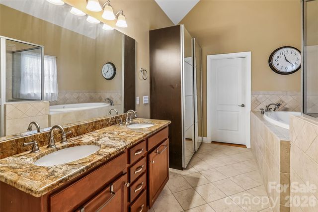 10703 MIDDLE ACRES Road, Charlotte, NC 28213