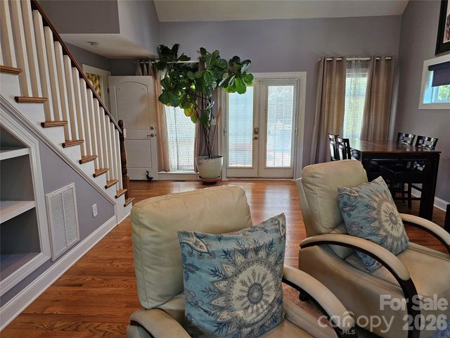 10703 MIDDLE ACRES Road, Charlotte, NC 28213