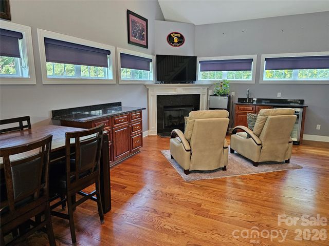 10703 MIDDLE ACRES Road, Charlotte, NC 28213