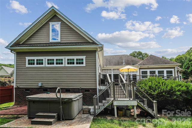 10703 MIDDLE ACRES Road, Charlotte, NC 28213