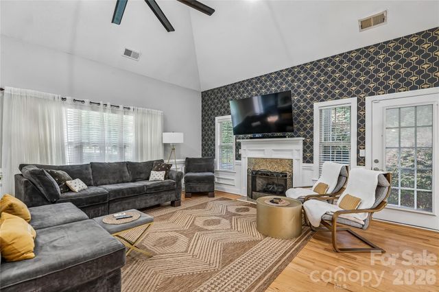 10703 MIDDLE ACRES Road, Charlotte, NC 28213