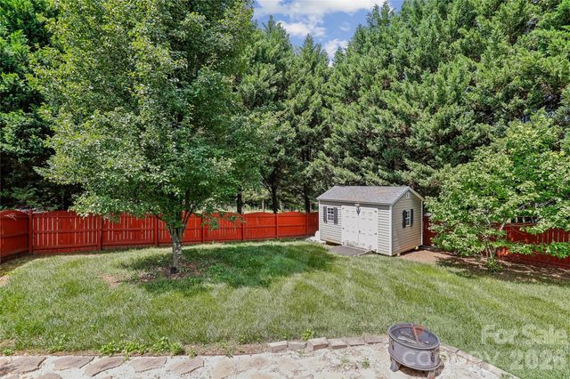 10703 MIDDLE ACRES Road, Charlotte, NC 28213