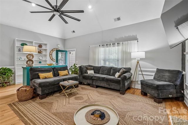 10703 MIDDLE ACRES Road, Charlotte, NC 28213