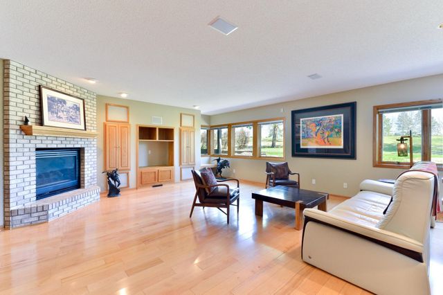 3711 Village Court, Woodbury, MN 55125