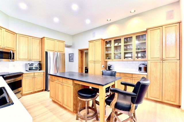 3711 Village Court, Woodbury, MN 55125