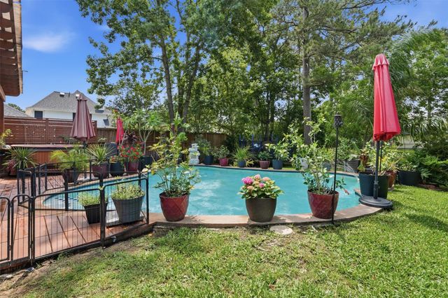 1303 Windleaf Drive, Shoreacres, TX 77571