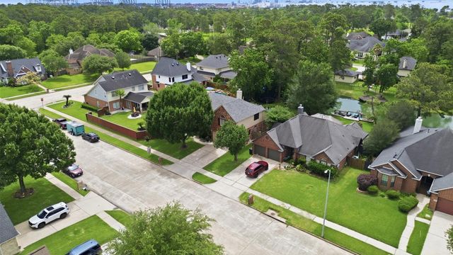 1303 Windleaf Drive, Shoreacres, TX 77571