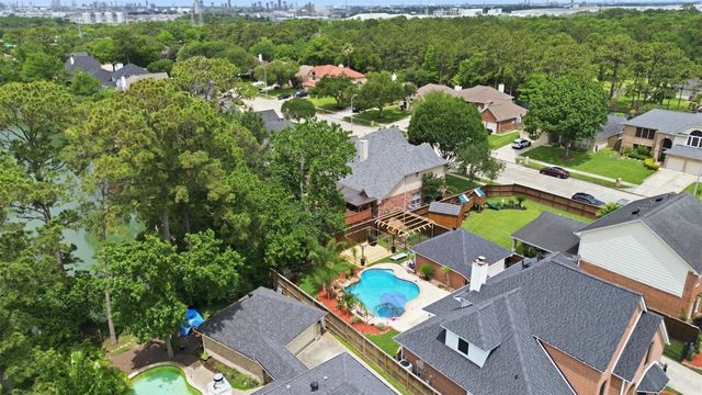 1303 Windleaf Drive, Shoreacres, TX 77571