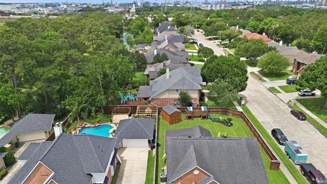 1303 Windleaf Drive, Shoreacres, TX 77571