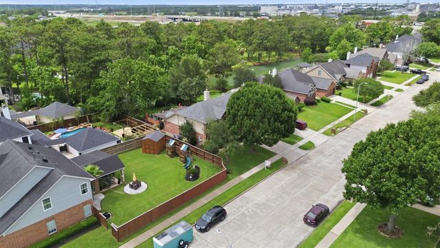 1303 Windleaf Drive, Shoreacres, TX 77571