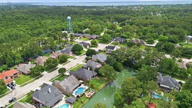1303 Windleaf Drive, Shoreacres, TX 77571