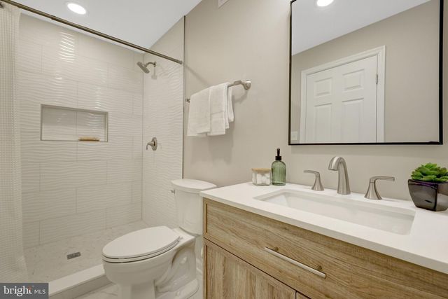 47425 RIVER CREST ST, Sterling, VA 20165