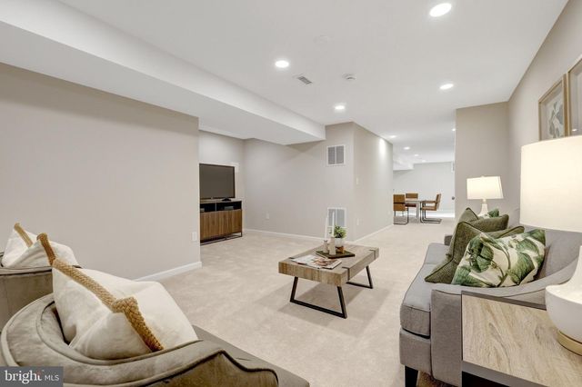 47425 RIVER CREST ST, Sterling, VA 20165