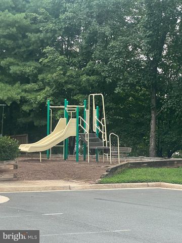 47425 RIVER CREST ST, Sterling, VA 20165