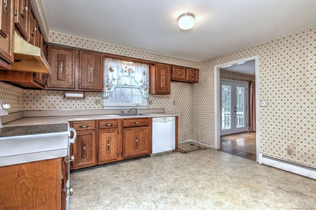 39 Holly Mar Hill Road, North Branford, CT 06472