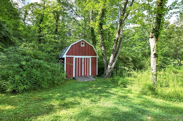 39 Holly Mar Hill Road, North Branford, CT 06472