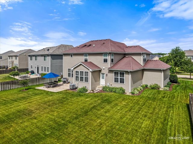 318 Winthrop Drive, Oswego, IL 60543