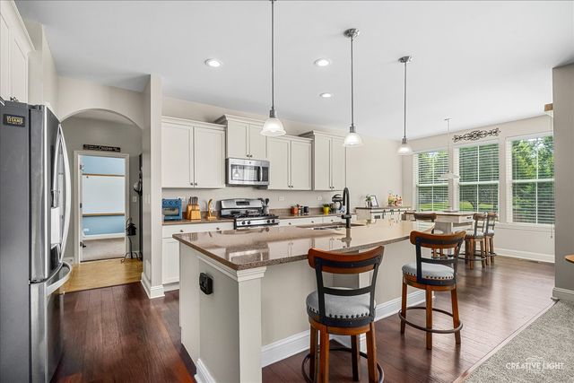 318 Winthrop Drive, Oswego, IL 60543