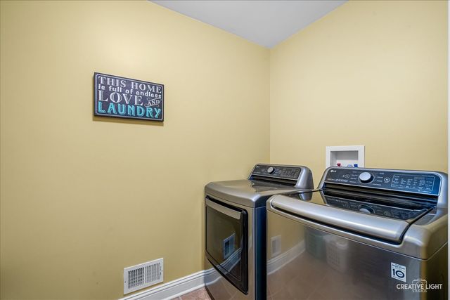 318 Winthrop Drive, Oswego, IL 60543