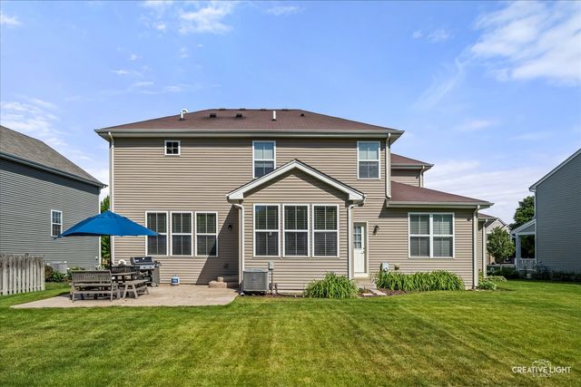 318 Winthrop Drive, Oswego, IL 60543