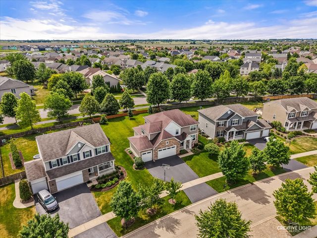 318 Winthrop Drive, Oswego, IL 60543