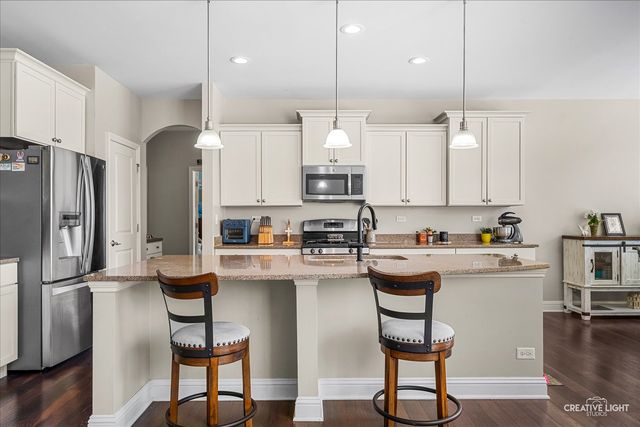 318 Winthrop Drive, Oswego, IL 60543