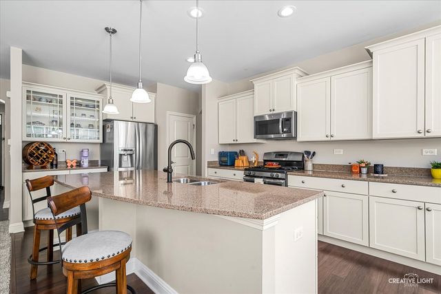 318 Winthrop Drive, Oswego, IL 60543