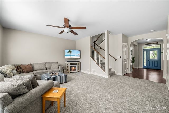 318 Winthrop Drive, Oswego, IL 60543