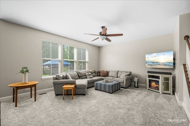 318 Winthrop Drive, Oswego, IL 60543