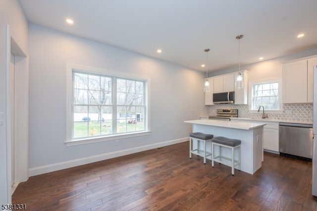 10 Greenhut Ave, Randolph Twp., NJ 07869