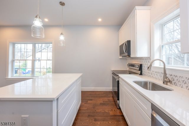 10 Greenhut Ave, Randolph Twp., NJ 07869