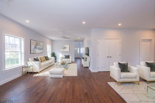 10 Greenhut Ave, Randolph Twp., NJ 07869