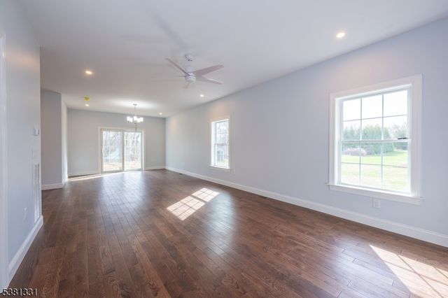 10 Greenhut Ave, Randolph Twp., NJ 07869