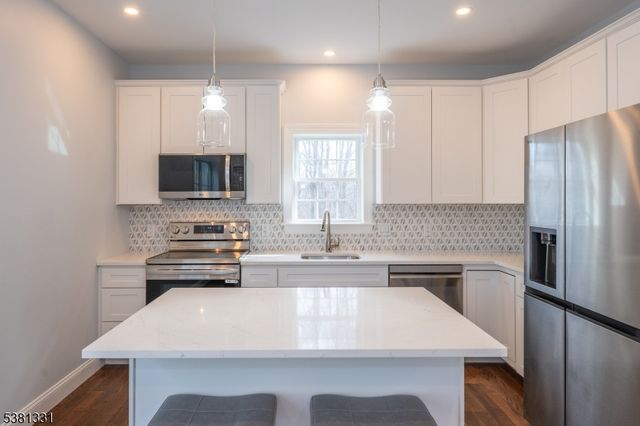 10 Greenhut Ave, Randolph Twp., NJ 07869