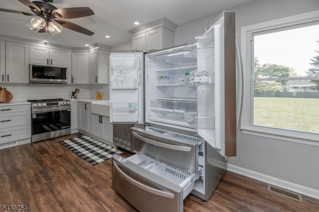 16 Abrams Rd, Holland Twp., NJ 08848