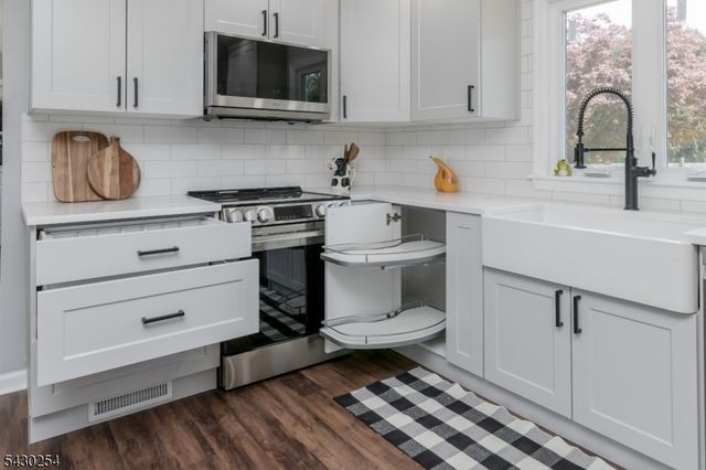16 Abrams Rd, Holland Twp., NJ 08848