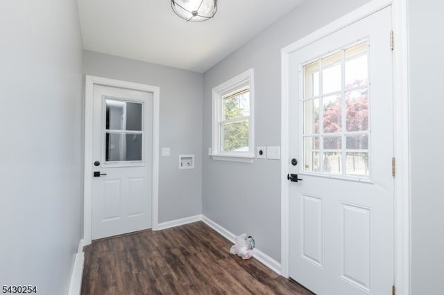 16 Abrams Rd, Holland Twp., NJ 08848