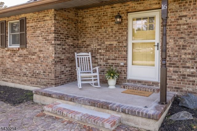 16 Abrams Rd, Holland Twp., NJ 08848