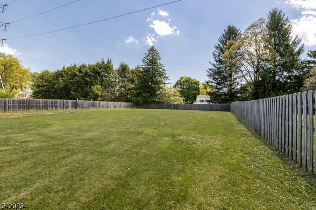 16 Abrams Rd, Holland Twp., NJ 08848