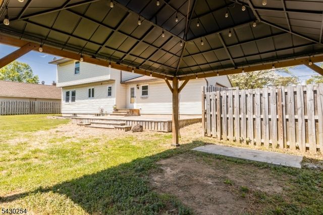 16 Abrams Rd, Holland Twp., NJ 08848