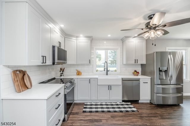 16 Abrams Rd, Holland Twp., NJ 08848