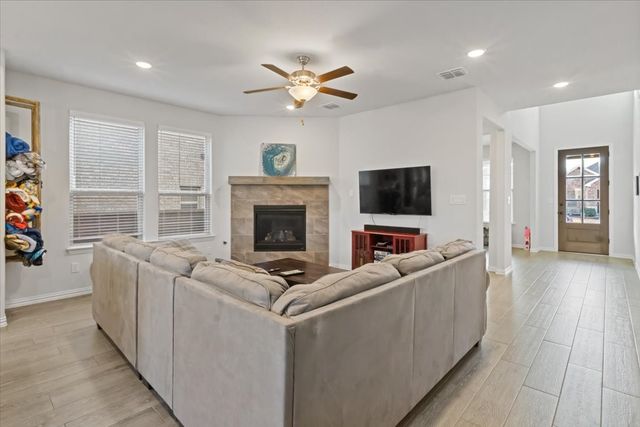 125 Kirwin Drive, Fort Worth, TX 76131