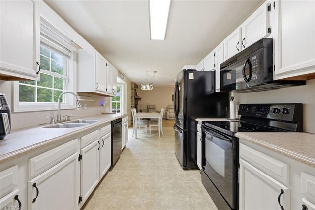227 Meadow Lark Lane, Thomasville, NC 27360