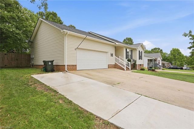 227 Meadow Lark Lane, Thomasville, NC 27360