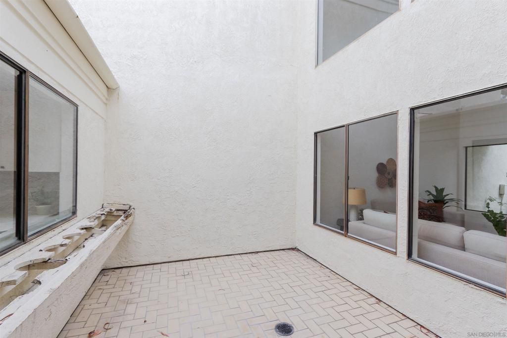 Image 27 of property listing at 10 Morena 8, Irvine, CA 92612