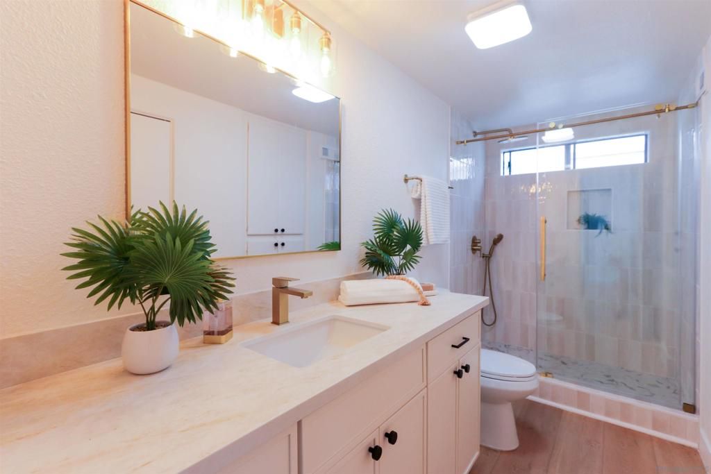 Image 4 of property listing at 10 Morena 8, Irvine, CA 92612