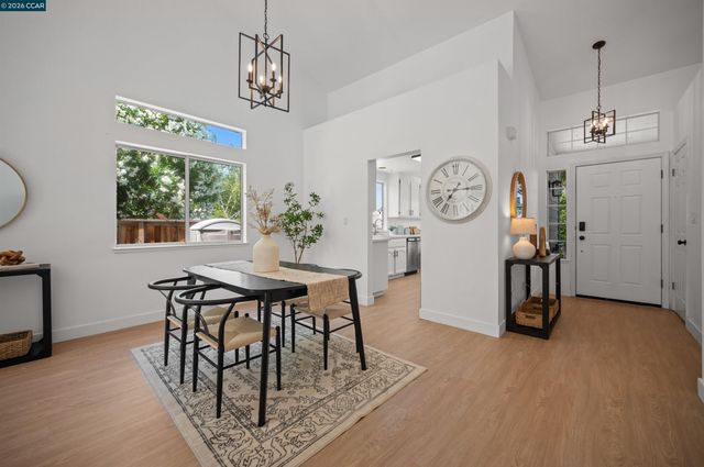 1731 Indian Wells Way, Clayton, CA 94517